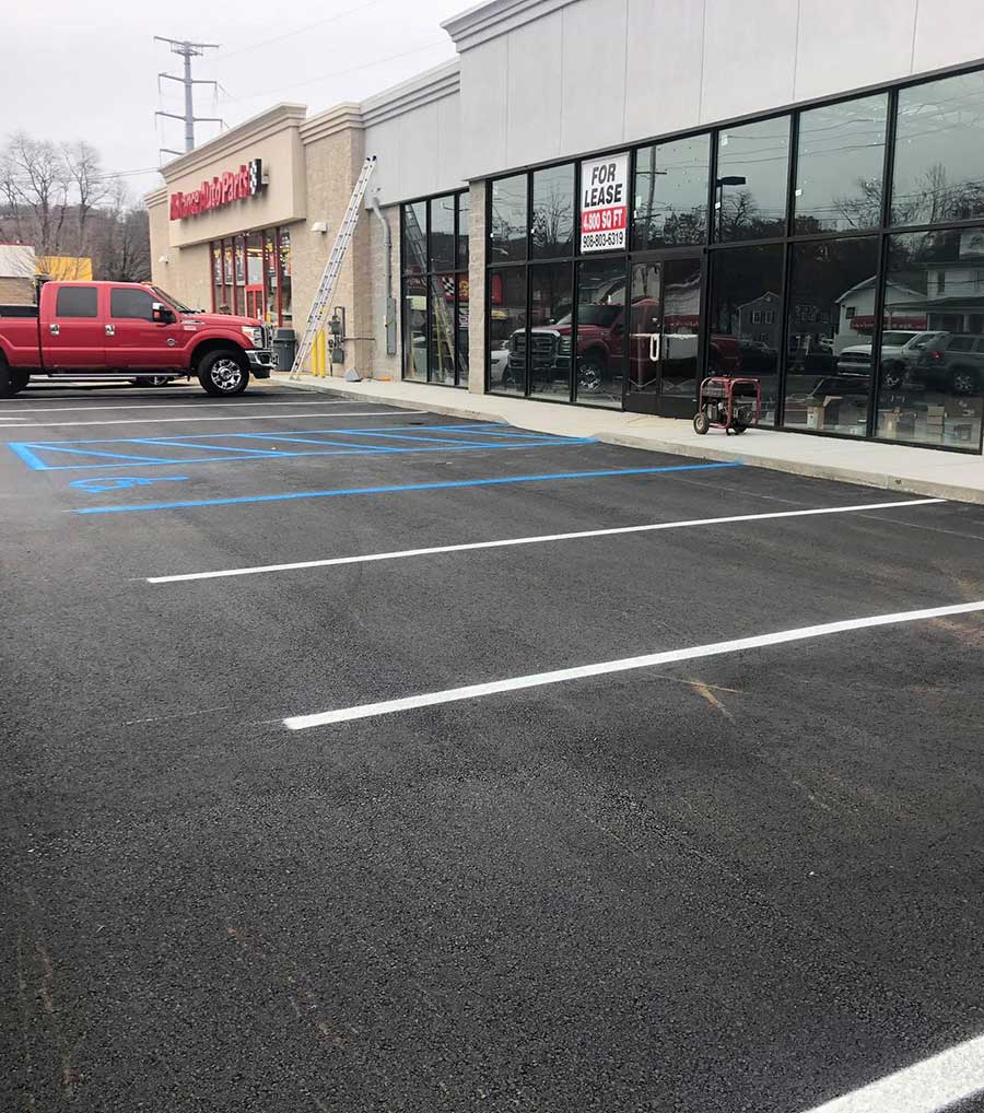 https://www.titanoutdoorconstruction.com/img/hero-multi/paving-parking-lot.jpg